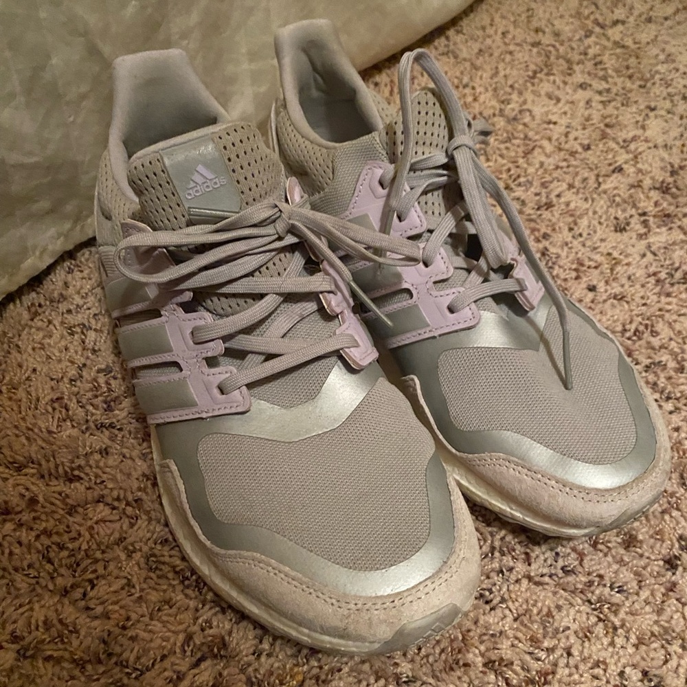 Adidas Ultraboost DNA S&L. Grey and purple.